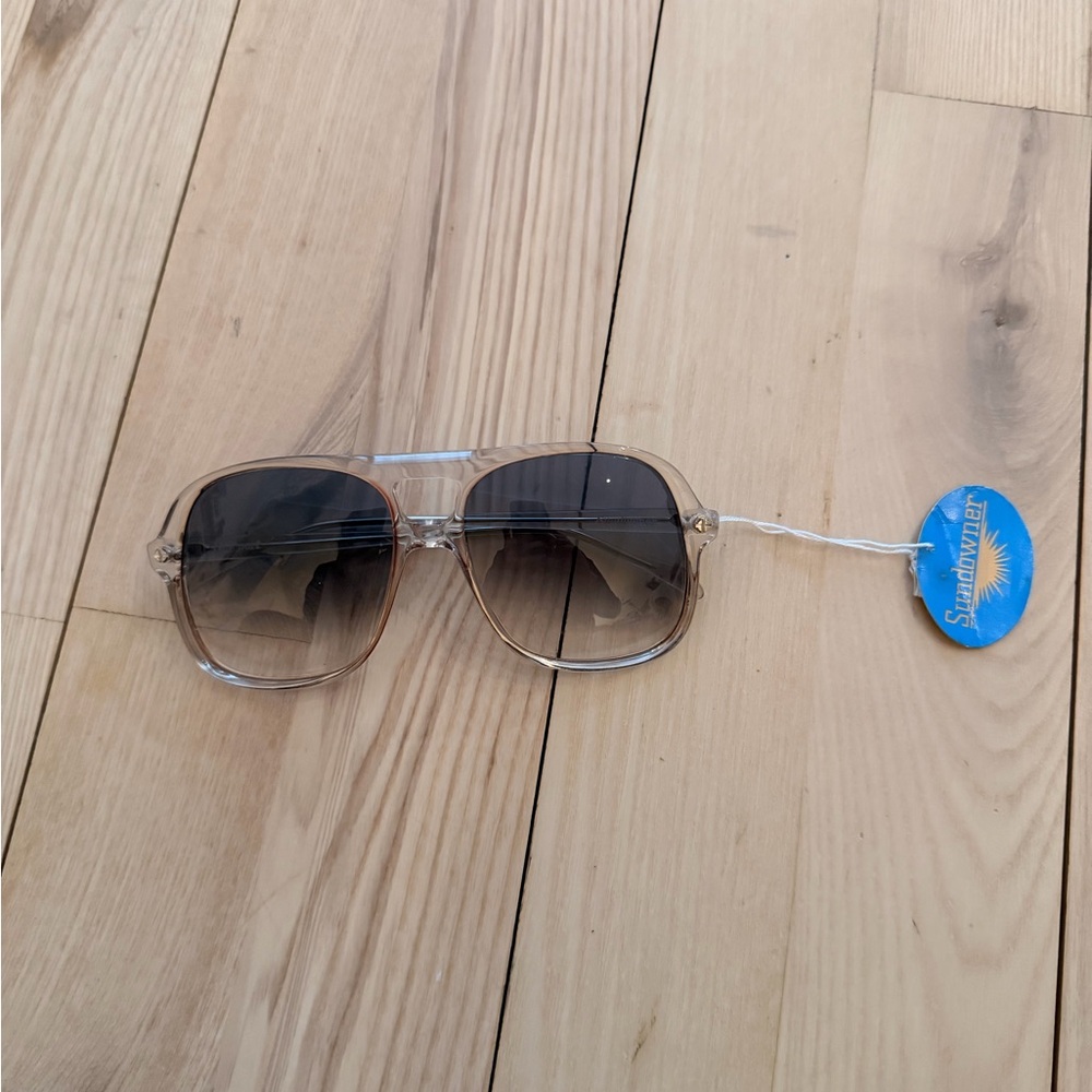 Women’s Vintage Sunglasses NWT - Picture 2 of 4